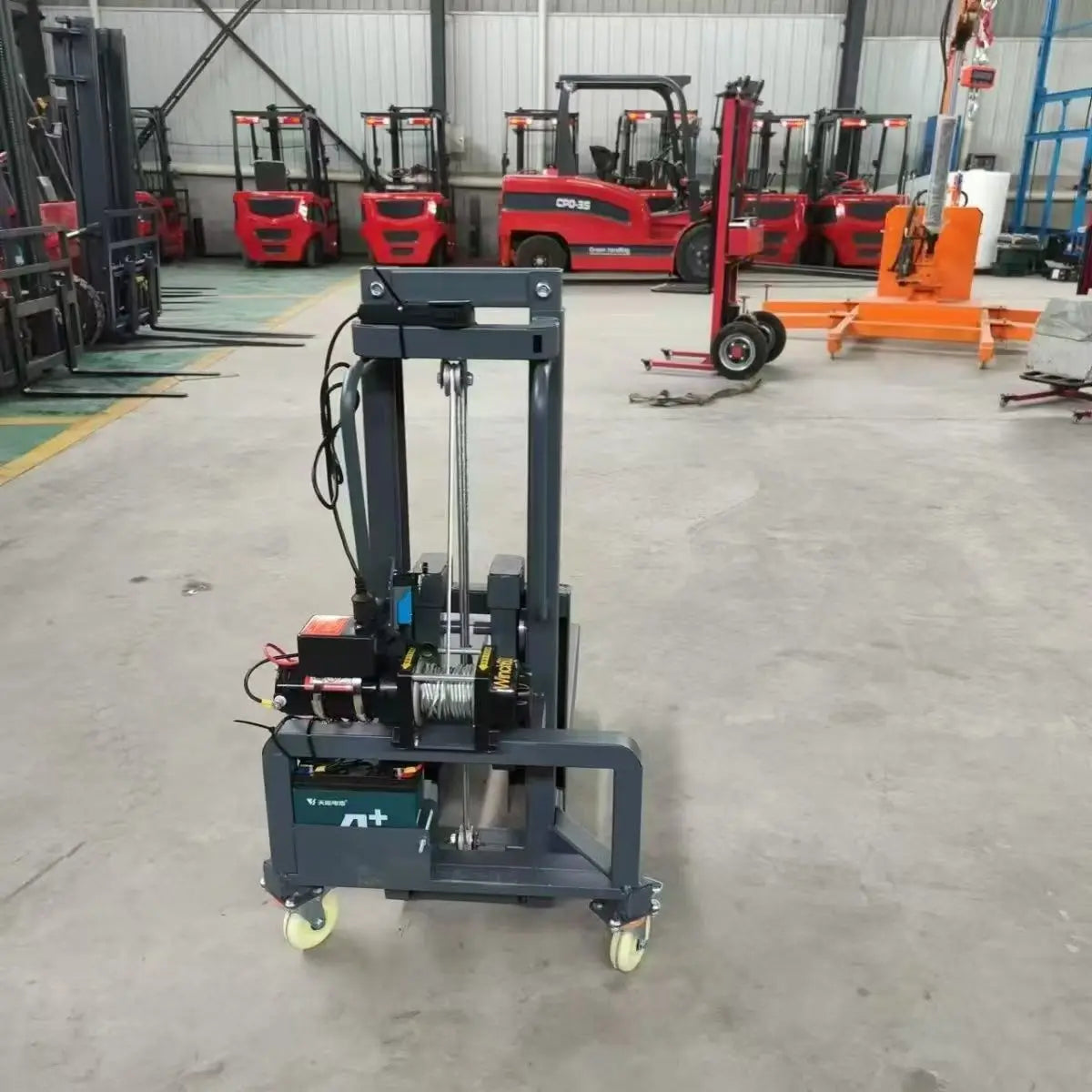 Portable Electric Forklift With 300 Kg Load Capacity 1.6-Meter Lifting